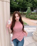 💕💕여름 꾸안꾸룩으로 딱인 이 티셔츠 이번 3차마켓 업뎃될거예요 :)♥ 몸매도 예뻐보이구, 재질도 보들보들☁ 요건 핑크...