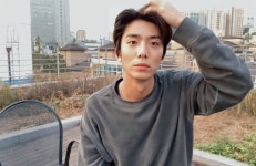 Pin oleh ddeumii di HWIYOUNG (휘영)