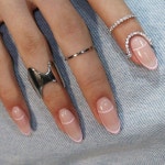 유니스네일(UNI'SNAiL) | UNISTELLA JEWELRY /유니스텔라_주얼리 on Instagram: “Nailing it 🖤”