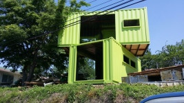 container house에 있는 신재이님의 핀