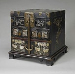 신창공예우드토픽 | aristocratic women at the Korean court, and were used to store combs, hairpins, jewellery a… | 전통 장식, 목재 가구, 목공예