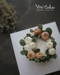 Gomo Cake(고모케이크) | Buttercream flowercake Made by_vivicake 비비케이크 www.vivi-cake.com vivicakeclass@gmail.com . . . #플라워케이크...