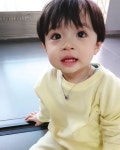 제이로운(JROUN) | 로니고미💕 บน Instagram: “⠀⠀⠀ 로운이에게 도착한 예쁜 선물🎁 제이에스티나에서 런칭 한 키즈주얼리😊 입체적인...