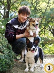 1초에 17음절을 말하는 일명 ‘속사포 래퍼’로 이름을 알린 아웃사이더는 2012년 군 전역 후 1년 넘게 슬럼프를 겪었다.… | 웰시 코기, 힙합...