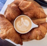 CoffeeU커유 | 커피에 있는 커피케익 커님의 핀 | 커피