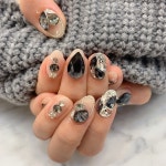 네일맛집nailbeautysalon | ᔕOOᗰ ᑎᗩIᒪ ˖✧ —— ㅤㅤ ㅤㅤ ㅤㅤ 💍 ✨정품스와로브스키사용✨ ㅤㅤ ㅤㅤ ㅤㅤ ㅤㅤ #네일맛집 #오래가는네일샵 #부평숨네일...