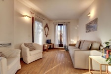 모던 아파트먼트 위드 테라스 - Modern Apartment With Terrace 티라트래블