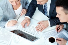 에즈컨설팅 | Top view of executives with laptop and cup of coffee Photo | Free Download