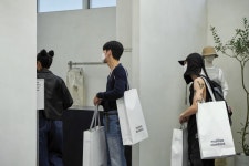 애즈포러스홍대1호매장 | 홍대에서 만나는 무신사 스탠다드 1호점 | 무신사 홍대에서 만나는 무신사 스탠다드 1호점