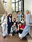 더쿠 - 뷔랑 댄서팀 사진 (바다랑 고프