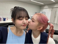 더쿠 - 아이브, 콘수니한테 뽀뽀받고 기분 좋아진 리즈