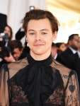 Harry Styles' Mom Reacted To His Vogue Cover After... Dress Harry Styles' Mom Responded To His Vogue Cover After Conservatives...