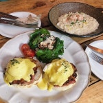 데일리푸드 톡 터지는 수란과 단짠 소스의 '완벽' 궁합, 에그베네딕트 맛집