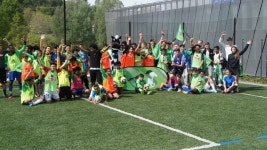 Special visitors support Football Connects project - FIFA.com
