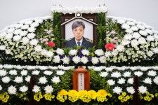 에이치피물류하남시마루공원점장례식장매점 | "나도 데리고 가거라 아들아"…순직 소방대장 빈소 눈물바다 - 세계일보 "나도 데리고 가거라 아들아"…순직 소방대장 빈소 눈물바다