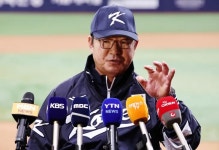 한국야구 대표팀, 부상당한 원태인 대신 임찬규 발탁…류 감독, “임찬규 스피드 많이 향상됐다” | 서울신문 한국야구 대표팀, 부상당한 원태인...