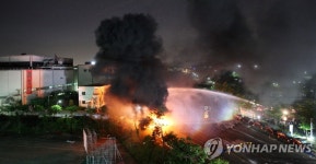 쌍용자동차천안정비사업소주 | 쌍용車 한때 공권력 투입..직원-노조원 대치(종합) | 연합뉴스