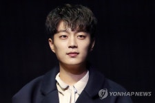 윤두준 꽃미모에 '두근' | 연합뉴스