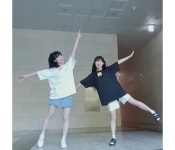 킨예 (KINYE_T) KINYE's logo t-shirt - Black