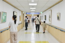 씨제이프레시웨이 계명대학교동산병원점 | 치유의 미술관이란 이런 것…계명대 동산병원의 이유 있는 변신 - 코메디닷컴