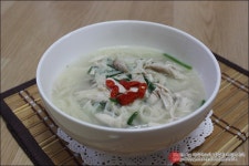 원조닭한마리칼국수전문(專門) | 담백하게 끓여진 닭한마리 칼국수
