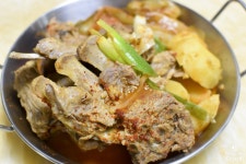 중화신주뼈다귀찜 | 맛깔나는 묵은지 뼈다귀 찜 만드는 법