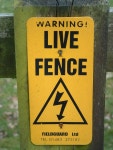 남산급유소 | Live Fence Sign © Keith Evans cc-by-sa/2.0 :: Geograph Britain and Ireland Live Fence Sign © Keith Evans cc-by-sa/2.0