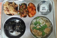동국대학교사범대학부속 금산중학교 집단급식소 | 급식앨범<급식실<알림마당<동국대학교사범대학부속금산중학교 동국대학교사범대학부속금산중학교
