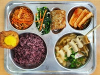 동국대학교사범대학부속 금산중학교 집단급식소 | 급식앨범<급식실<알림마당<동국대학교사범대학부속금산중학교 동국대학교사범대학부속금산중학교