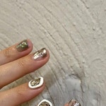 해눅네일 ✔️전화. 031.928.4991 . . | Instagram Instagram의 @haenook.nail님 : "🪐✨⚡️💨...✔️젤기본 + 글리터 추가 서비스...
