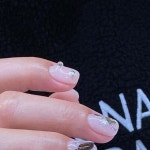 해눅네일 ✔️전화. 031.928.4991 . . | Instagram Instagram의 @haenook.nail님 : "🪐✨⚡️💨...✔️젤기본 + 글리터 추가 서비스...