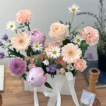춘천꽃집_ 춘천플라워레슨 춘천플랜테리어 Flower 소중한,날(상표등록) | 기초반 프라이빗 레슨 첫 시간은 플라워박스로 진행했어요🧡 꽃에...