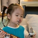 으뜸아이스크림할인점-삐삐 | 엄마 아이스크림이 더 맛있어서 혼란스러운 아이 | Instagram Instagram의... 빠삐코를 골랐지만 엄마 아이스크림이 더 맛있어서 혼란스러운 아이"