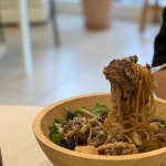 🥩 저희 매장엔 혼밥 하는 남성분들도 상당히 계십니다 😊 맘마미아가 처음이라면 차돌박이 파스타 샐러드 강력추천 🫶🏻 | Instagram...