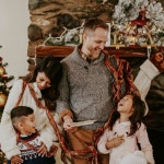 BEARPAW | Wishing our #PAWfamily a happy holiday! 🎁🎄 | Instagram Instagram의 BEARPAW님 : "Wishing our #PAWfamily a happy...