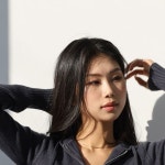 (Self) 운동 테라피로 정상적인 등의 구조들 만드는데 도움을 주는 동작이에요!딱딱하게 굳은 등과 어깨 주변의 근육을 부드럽게 이완시켜...