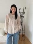 마이핏스튜디오PTEMS부천신 | 마벨스튜디오 SNTA 러브마이산타 핀턱 레이스 블라우스 라운드넥 루즈핏 블라우스(3color)