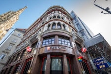 비엔나노래뱅크주점 | Vienna Austria November 6 2019 Bank Austria Logo In Front Of Their Main Banking Branch For Vienna Bank Austria Is The Local Austrian...
