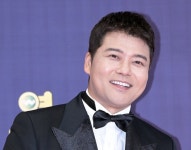 Jeon Hyun Moo delivers New Year’s wishes as Year-End events canceled amid tragedy | allkpop Jeon Hyun Moo delivers New Year’s...