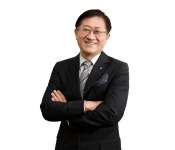 석사점아모레퍼시픽 | ㈜아모레퍼시픽그룹 서경배 대표이사 회장, 청년 일자리 창출을 위한 청년희망펀드에 30억 원 기부 | 아모레퍼시픽
