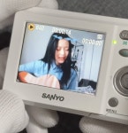 진스빈티지 | 뉴진스, 아니 NJZ 감성 따라잡기? 빈티지 카메라 하나면 충분해! | 코스모폴리탄 코리아 뉴진스, 아니 NJZ 감성 따라잡기? 빈티지 카메라 하나면...