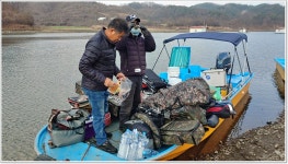 어신 > 충주호 영하의 기온에 나오는 대물 붕어들 : 낚시사랑