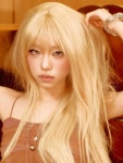 최예나, 끈 상의와 금발 웨이브 헤어… 차분한 표정으로 새 앨범 콘셉트 포토 공개 (+LOVE CATCHER, 미니앨범, 컴백)