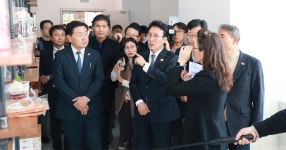 광주푸드(주)성진글로벌1공장 | 보도자료 > K-푸드 글로벌화, 청년이 주도한다… 정부·전북도 ‘청년식품기업’ 지원 약속 - 상세보기 | 뉴스룸