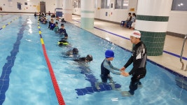 삼화EDK스포츠문화센터 | 학교소식 > 유치원/초등학교 > 삼화초, 생존수영 실기교육 실시 | 제주교육소식