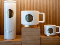 STARBUCKS COFFEE 梨大R店|新村・梨大(ソウル)のグルメ・レストラン|韓国旅行「コネスト」 STARBUCKS COFFEE 梨大R店|新村・梨大...