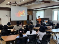 화성해양아카데미연구회를 찾아 관계자와 소통하고 있다.:경인투데이뉴스 ≪경인투데이뉴스≫ 화성해양아카데미연구회를 찾아 관계자와...