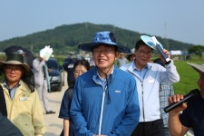 동강제골조은농장휴게실 | 25.07.08 동강 김식 농지대구획 정리 농장 방문 - 365일 열린시장실 25.07.08 동강 김식 농지대구획 정리 농장 방문