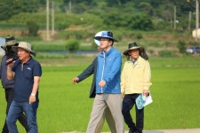 동강제골조은농장휴게실 | 25.07.08 동강 김식 농지대구획 정리 농장 방문 - 365일 열린시장실 25.07.08 동강 김식 농지대구획 정리 농장 방문