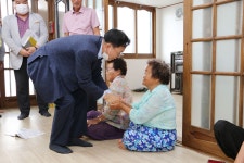 동강제골조은농장휴게실 | 동강면 무더위쉼터, 오리농장 폭염대비 현장방문 - 365일 열린시장실 동강면 무더위쉼터, 오리농장 폭염대비 현장방문